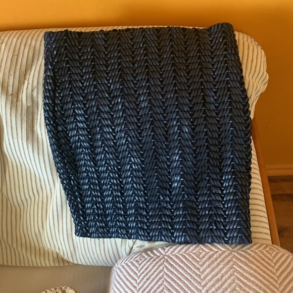 GUESS bodycon skirt, bought it at Guess boutique. Vintage. - Picture 6 of 6